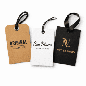 As Tags para Roupas Personalizadas da Gráfica VaptVupt são ideais para marcas de moda que desejam transmitir identidade, sofisticação e profissionalismo. Produzidas em papel de alta gramatura (Offset 300g ou Couchê 250g/300g), nossas tags garantem resistência e excelente qualidade de impressão. ✔ Impressão frente ou frente e verso ✔ Papel 300g de alta resistência ✔ Corte preciso em guilhotina profissional ✔ Opção com furo para cordão, barbante ou fita ✔ Acabamento premium Perfeitas para: Lojas de roupas Moda feminina, masculina e infantil Moda fitness Marcas autorais Ateliês 🎯 DIFERENCIAIS Impressão em alta qualidade (pigmentada profissional) Corte preciso com guilhotina semi-industrial Produção rápida Personalização total da arte Atendimento direto via WhatsApp 🛡️ GARANTIA Garantimos qualidade na impressão e acabamento. Caso haja qualquer problema de produção, refazemos o material.